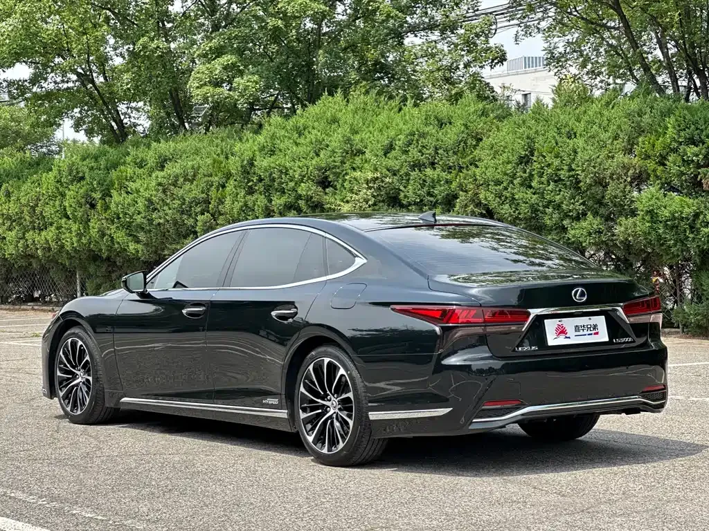 Lexus LS — фото 10
