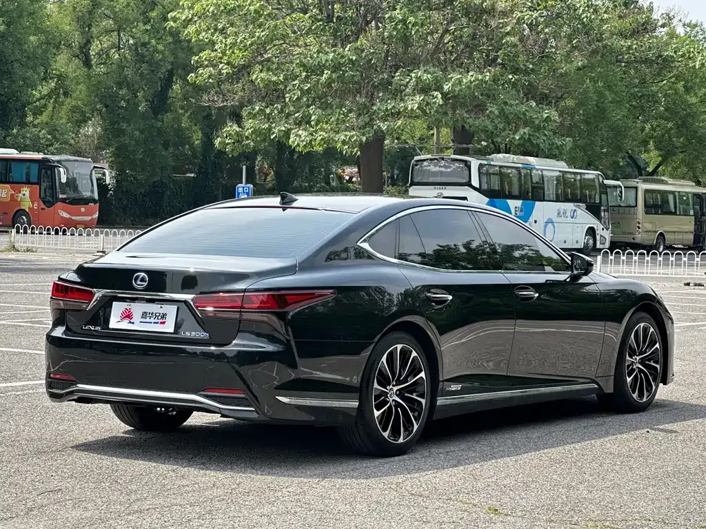 Lexus LS — фото 5