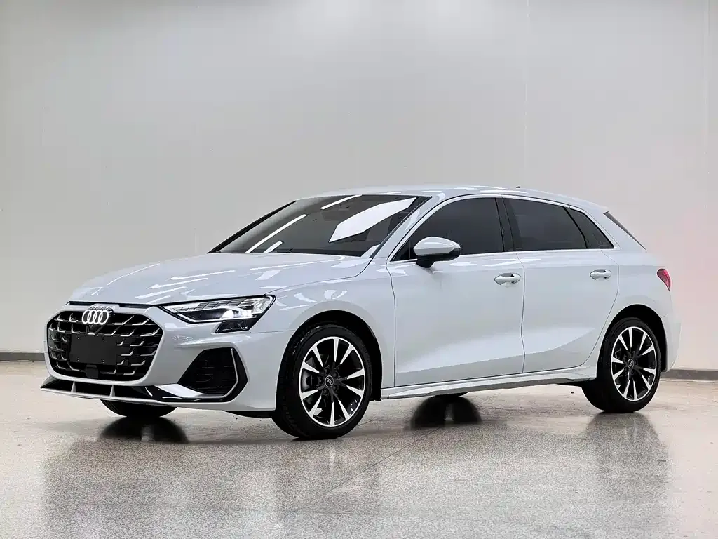 Audi A3 — фото 1