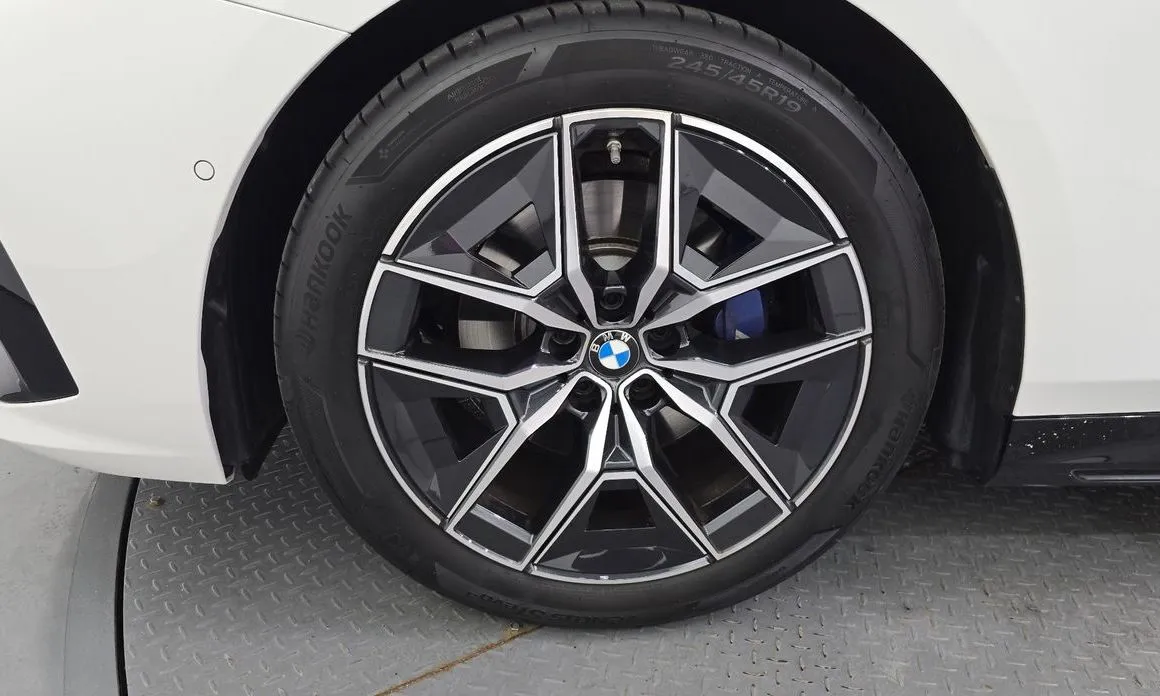 BMW 5-Series 2026 из KR, фото 6