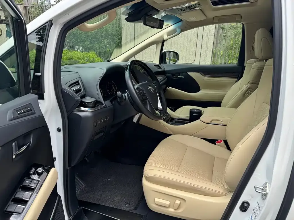 Toyota Vellfire — фото 3