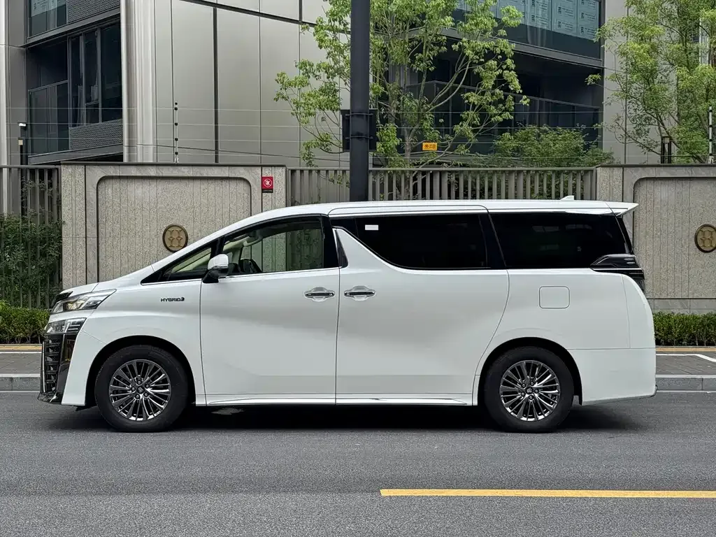 Toyota Vellfire — фото 7