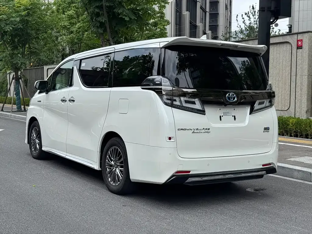 Toyota Vellfire — фото 5
