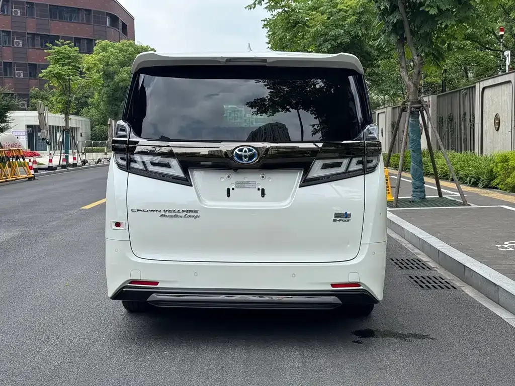 Toyota Vellfire — фото 6
