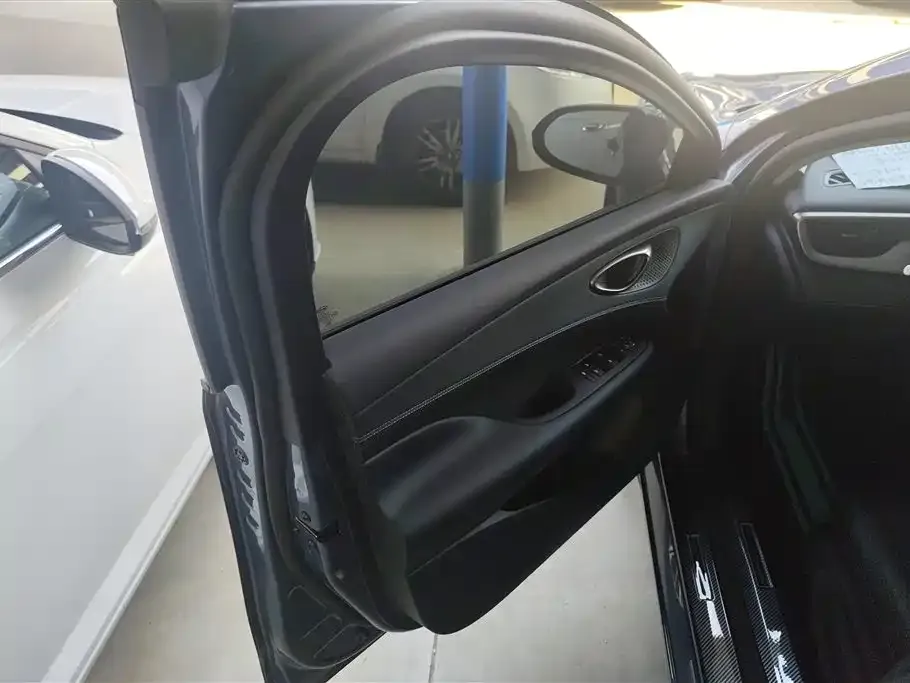 BYD Seal 05 DM-i — фото 3