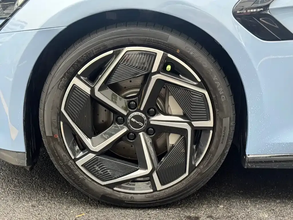 BYD Seal — фото 6