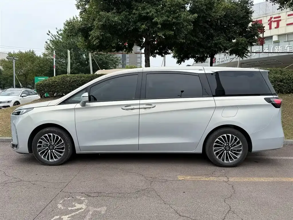 Buick GL8 Hybrid 2025 из CN, фото 10