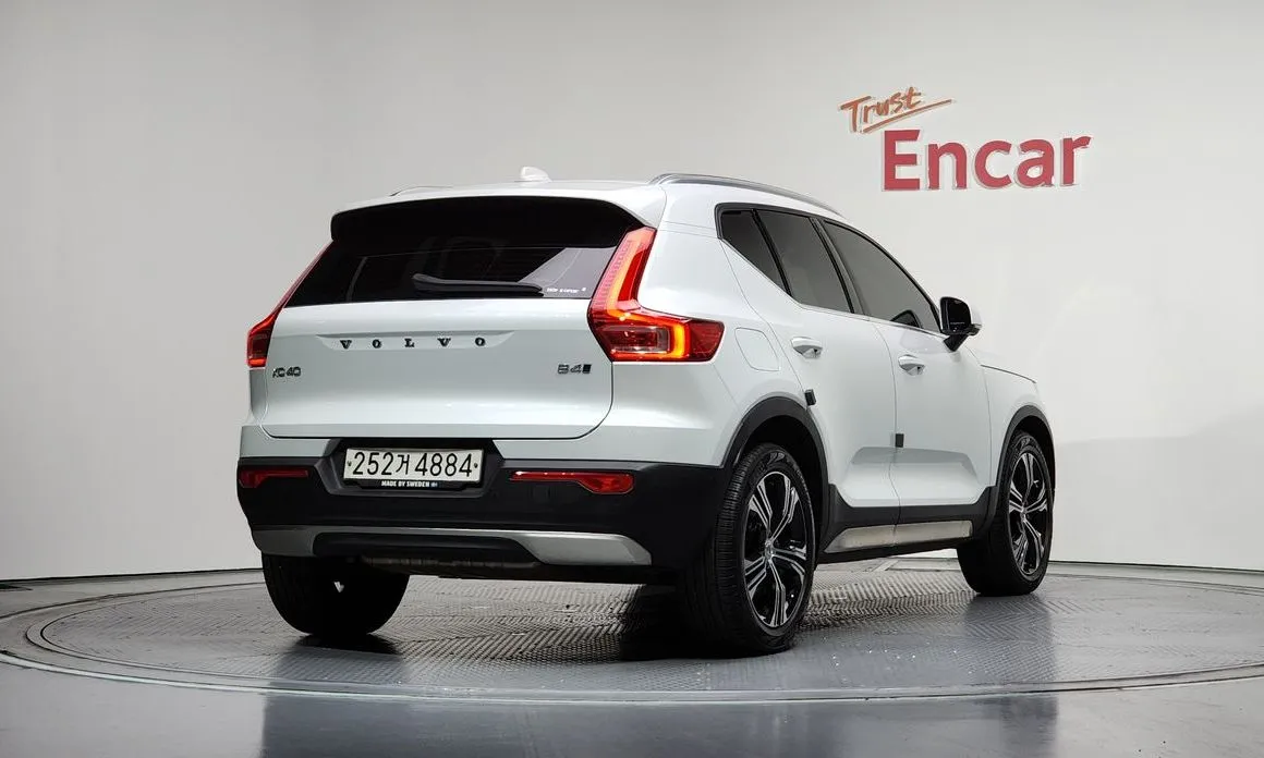 Volvo XC40 — фото 3