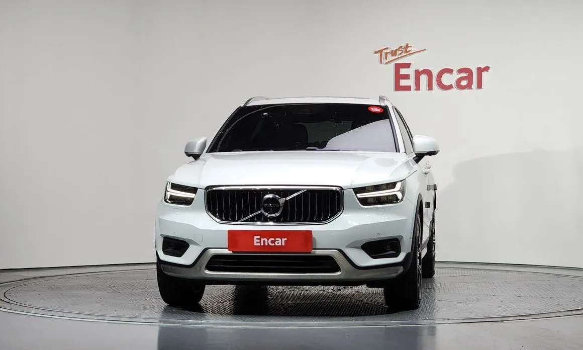 Volvo XC40 — фото 6