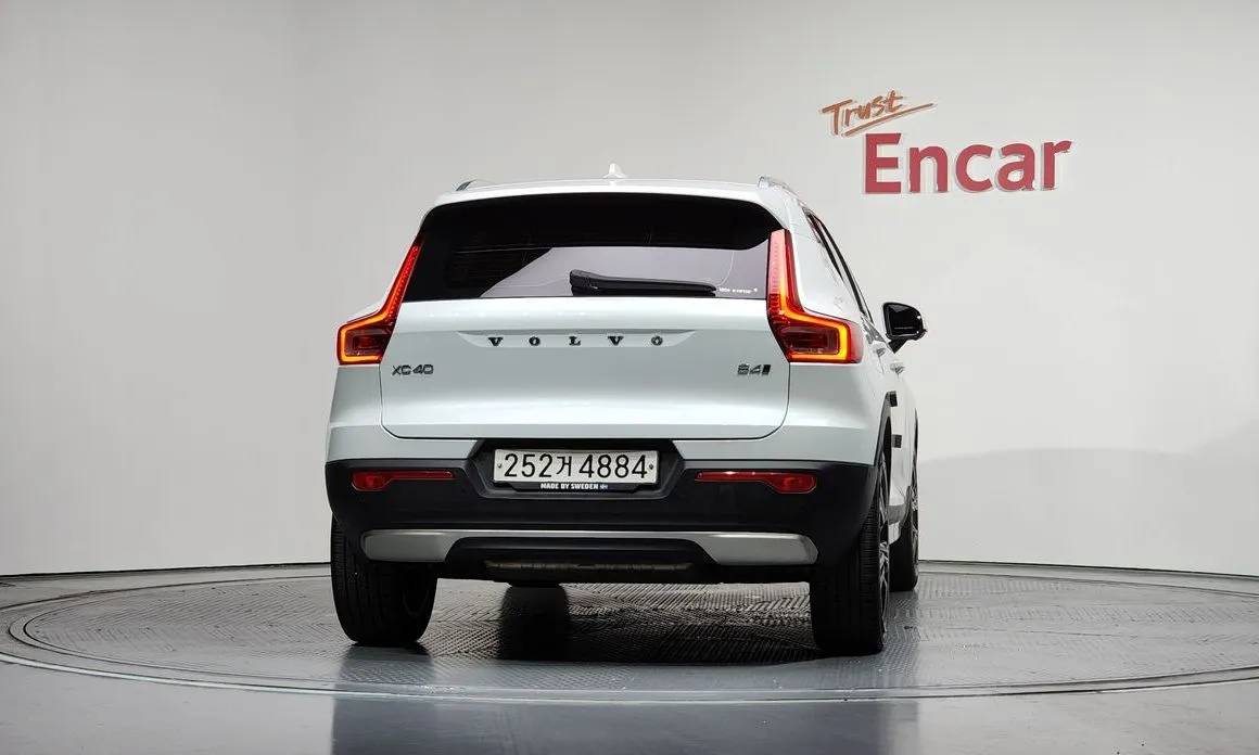 Volvo XC40 — фото 4
