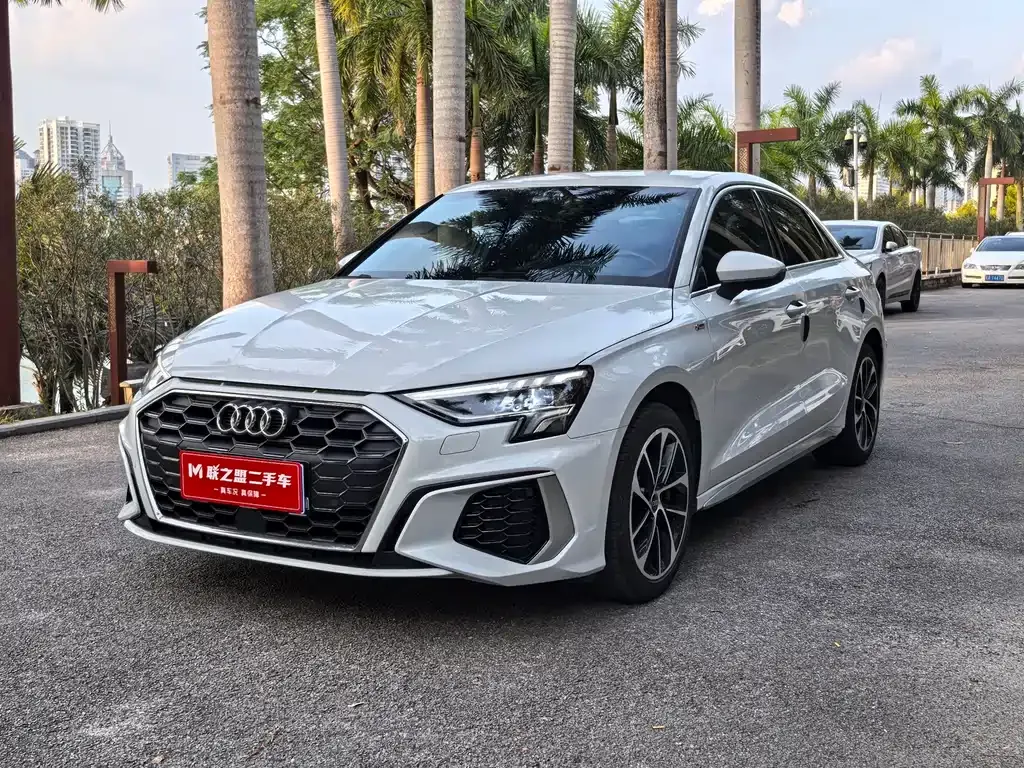Audi A3 — фото 1