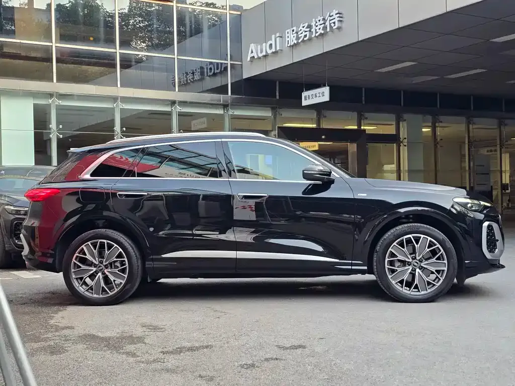 Audi Q5L — фото 3