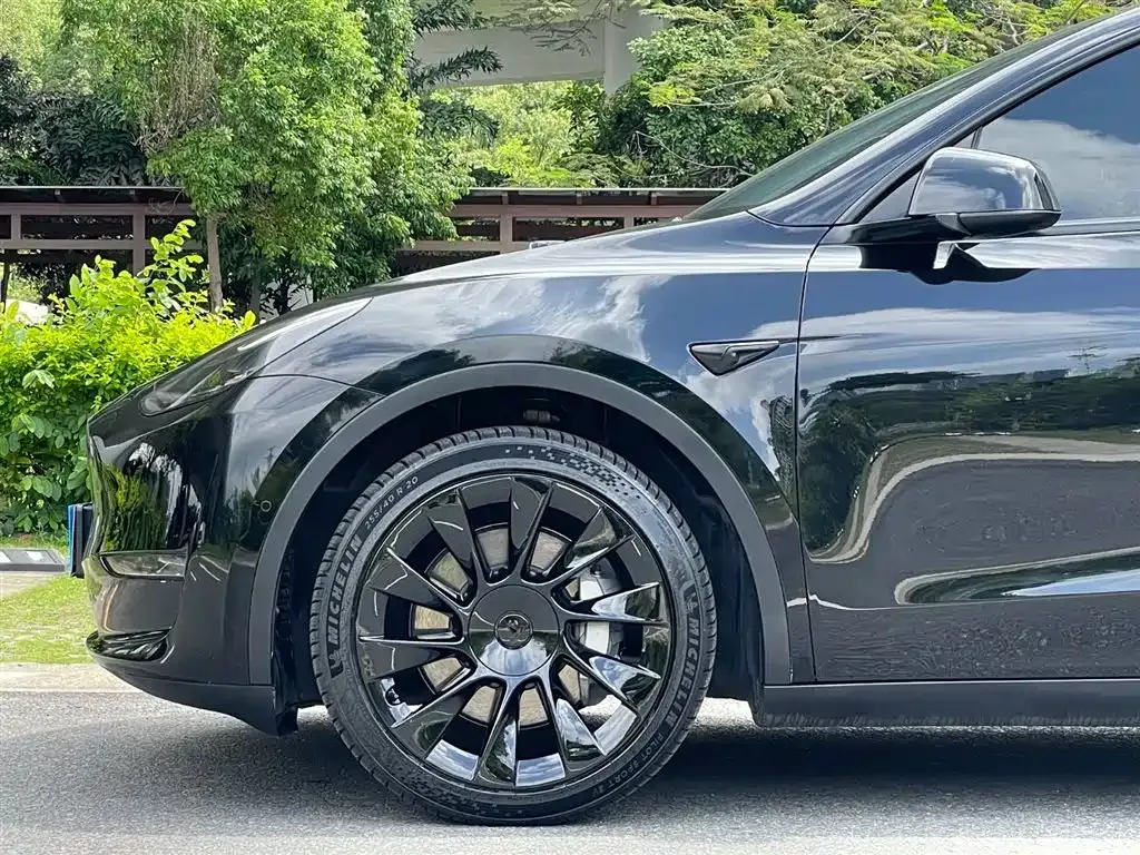 Tesla Model Y — фото 7