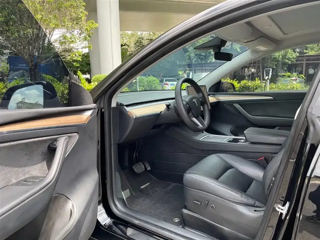 Tesla Model Y — фото 6