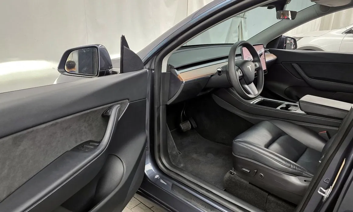 Tesla Model Y — фото 10