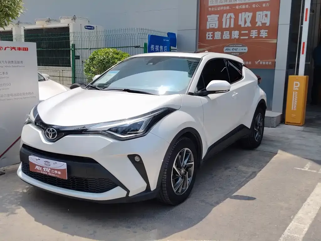 Toyota C-HR — фото 1