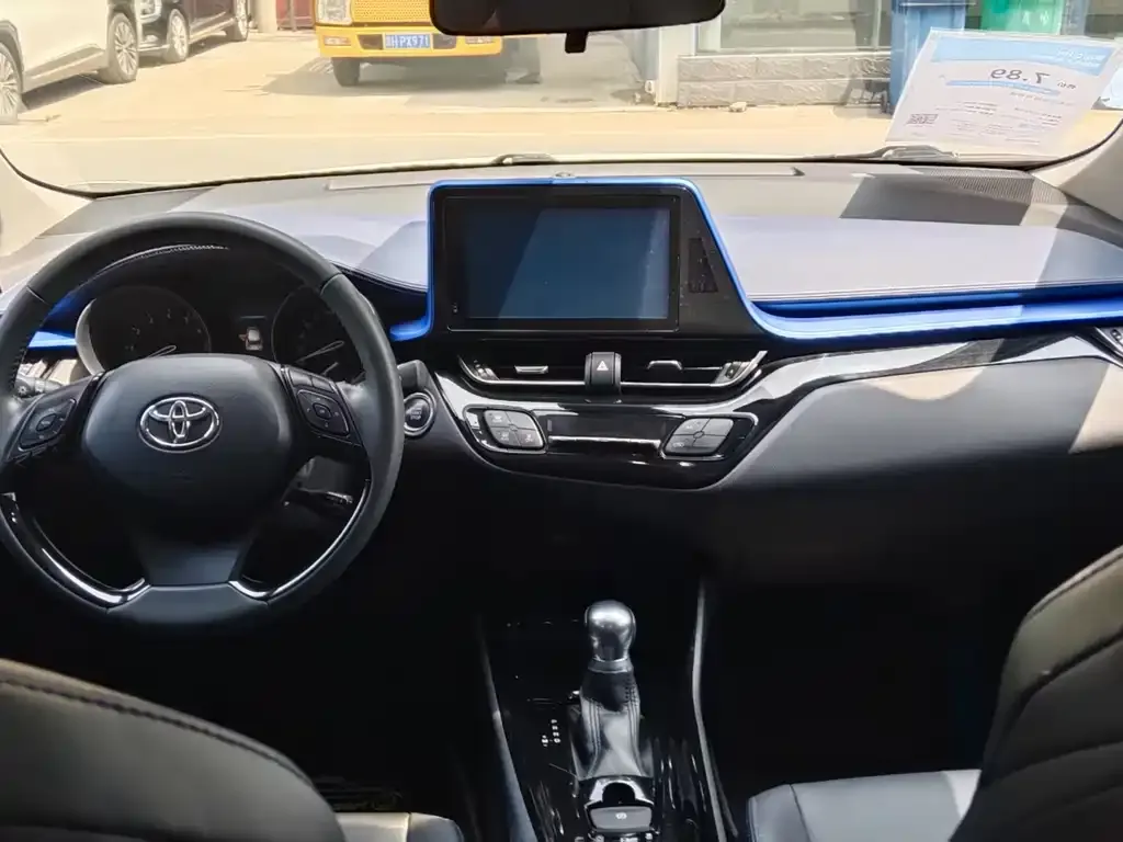 Toyota C-HR — фото 2