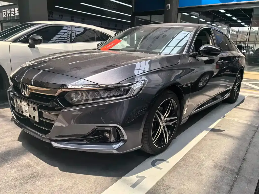 Honda Accord — фото 1