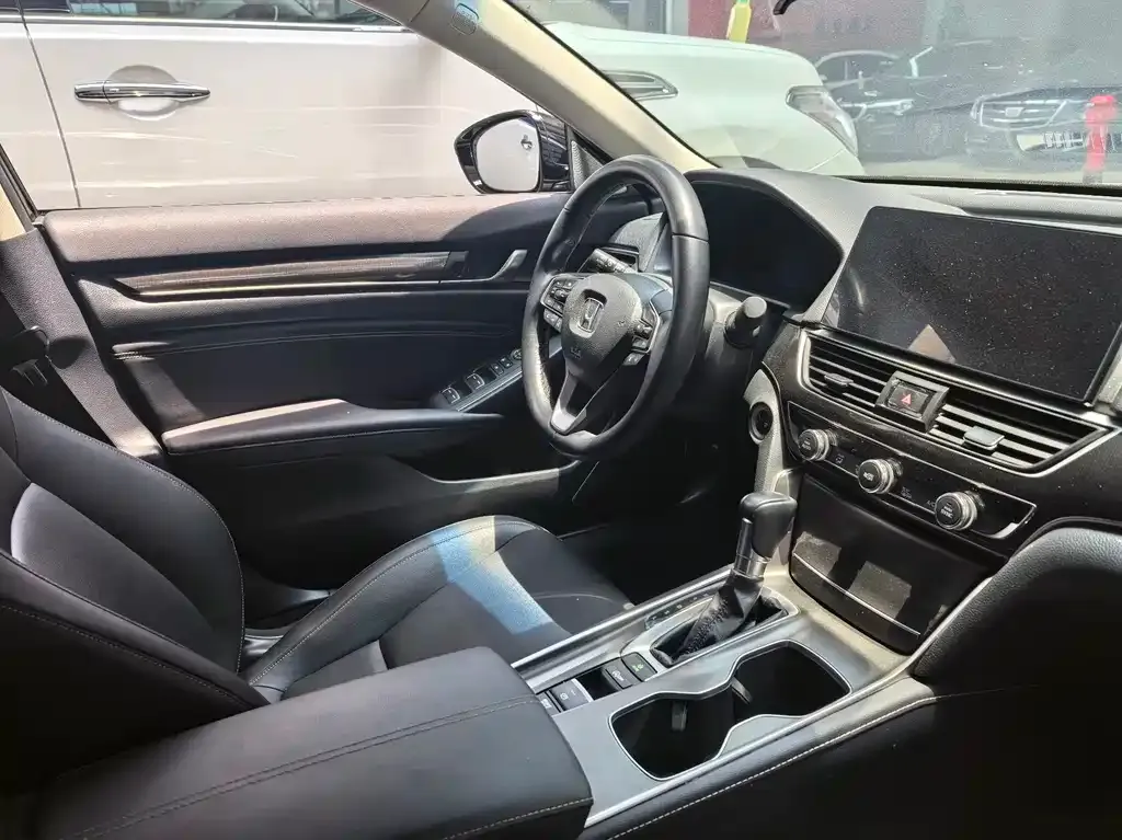 Honda Accord — фото 9