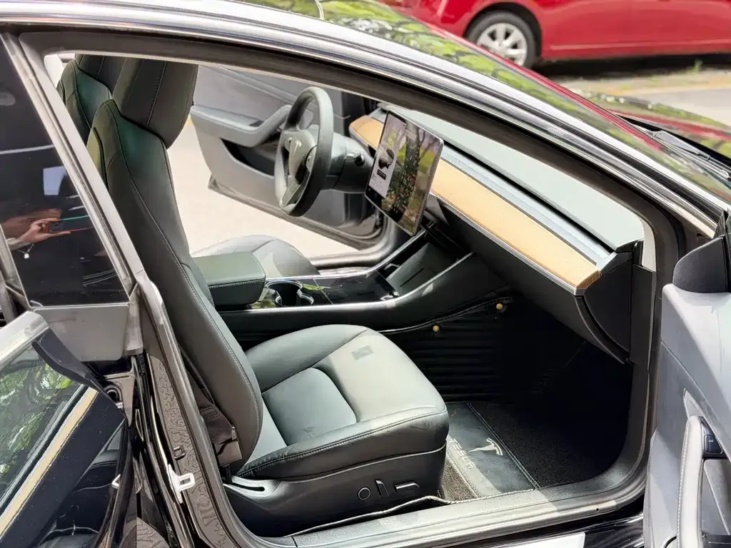 Tesla Model 3 — фото 2