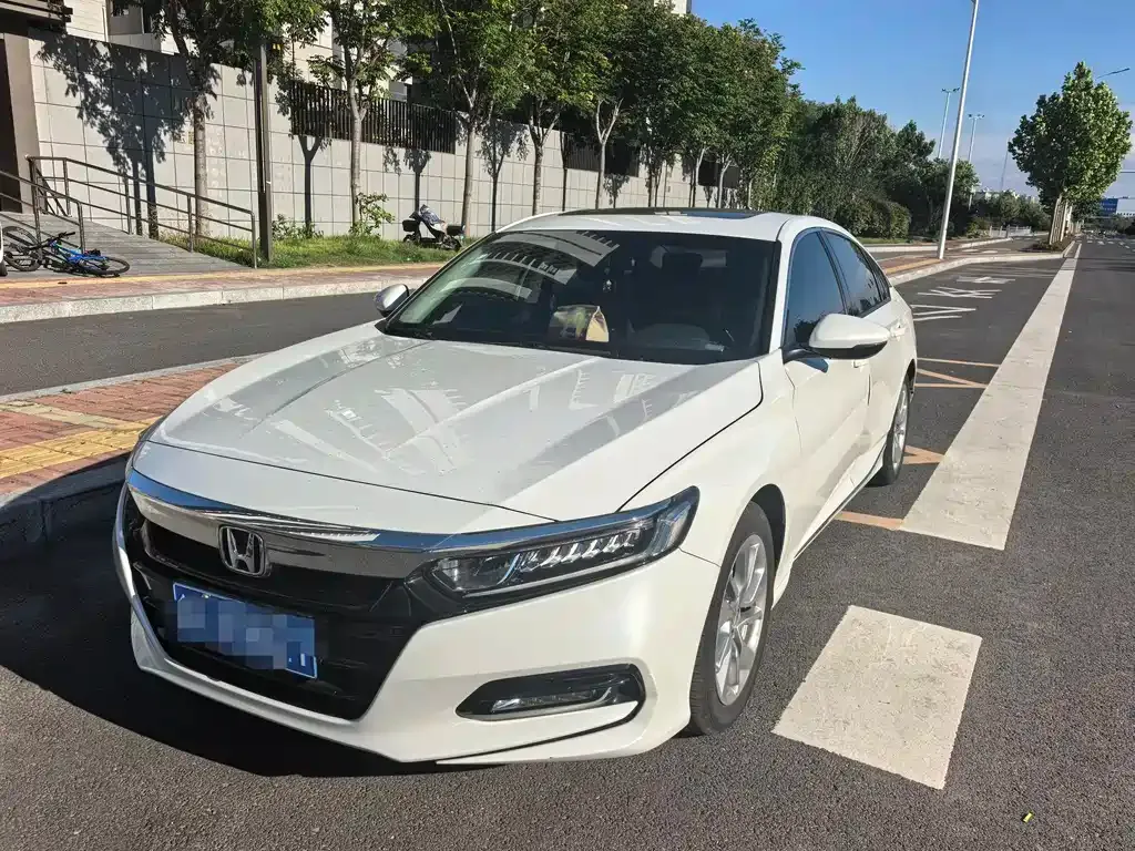 Honda Accord — фото 1