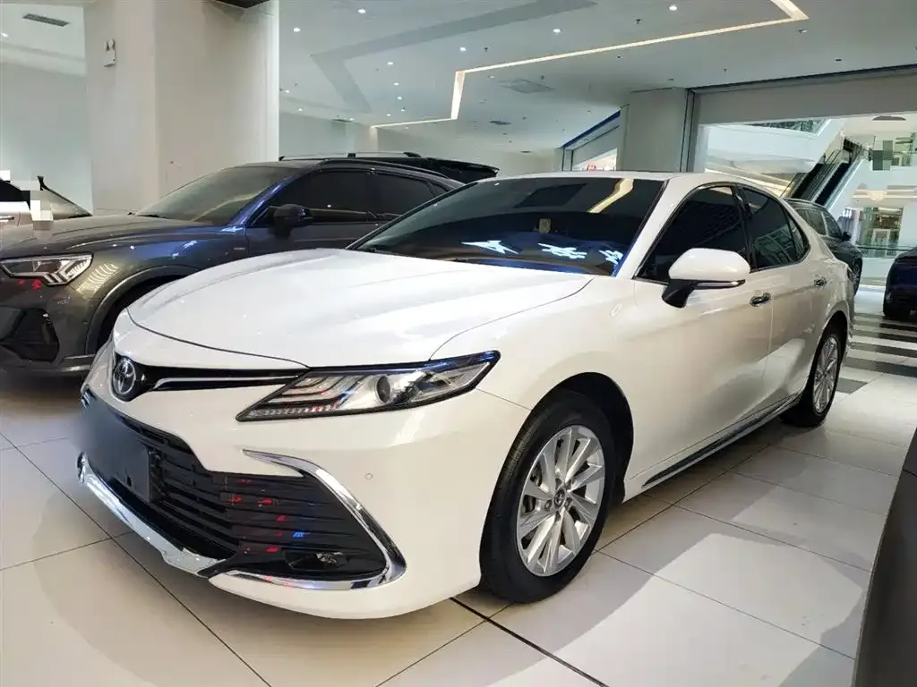 Toyota Camry — фото 7