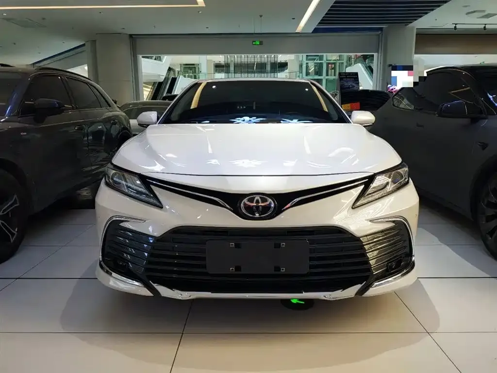 Toyota Camry — фото 4