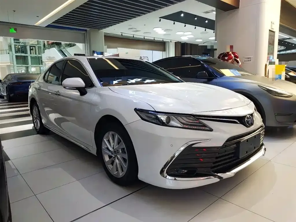Toyota Camry — фото 9