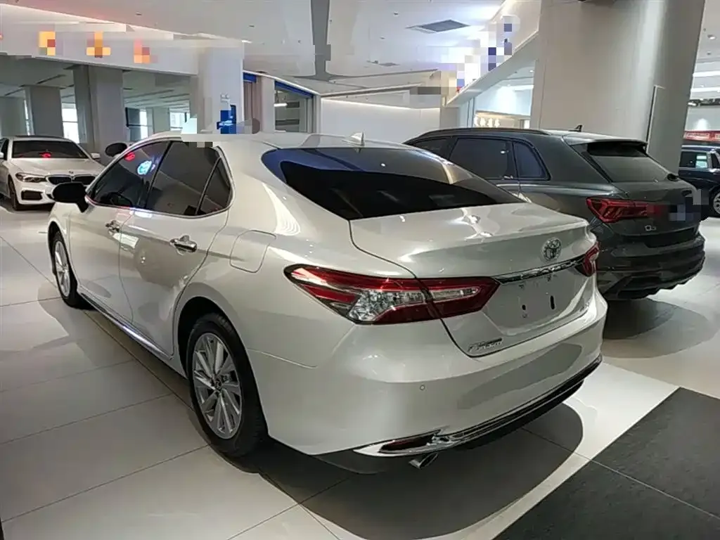 Toyota Camry — фото 10