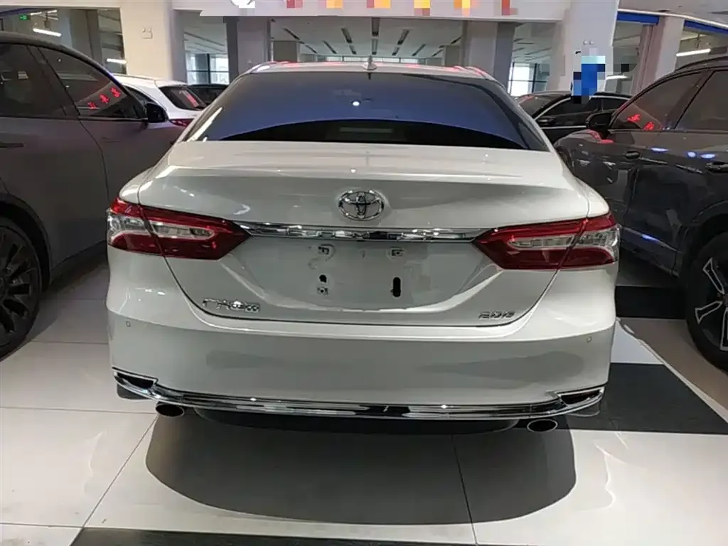 Toyota Camry — фото 3