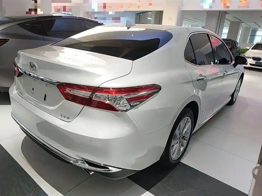 Toyota Camry — фото 6