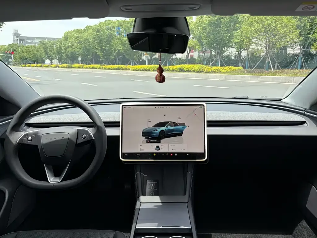 Tesla Model 3 — фото 5