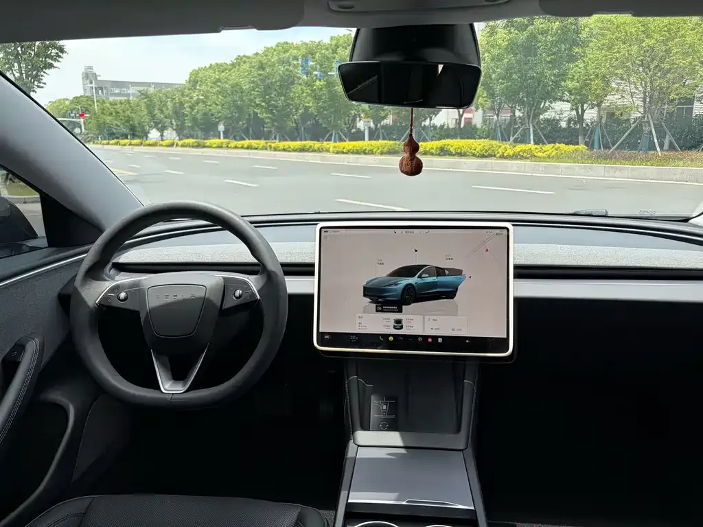Tesla Model 3 — фото 3