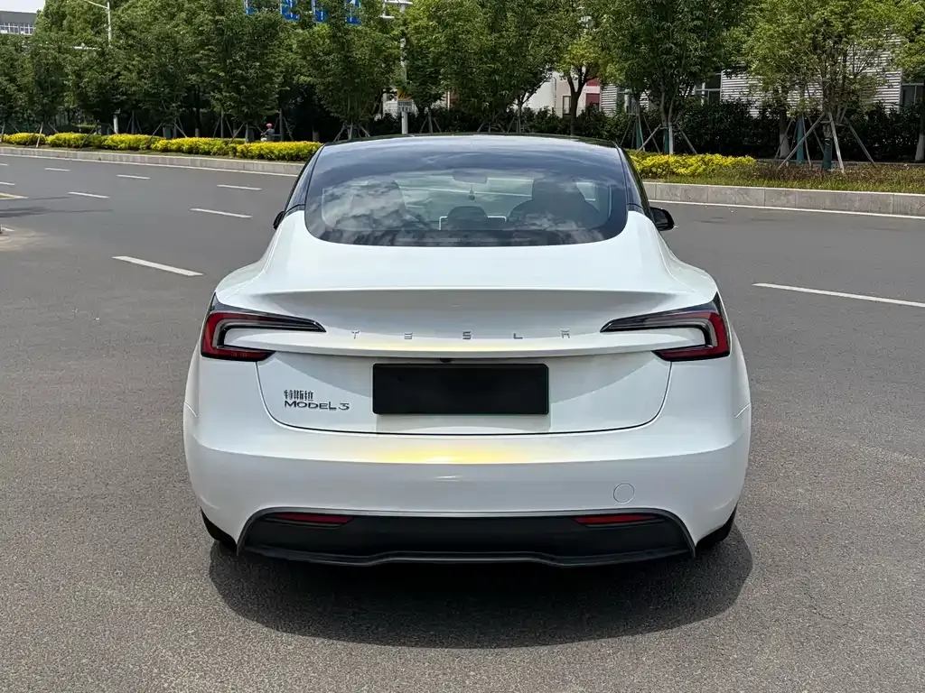 Tesla Model 3 — фото 7