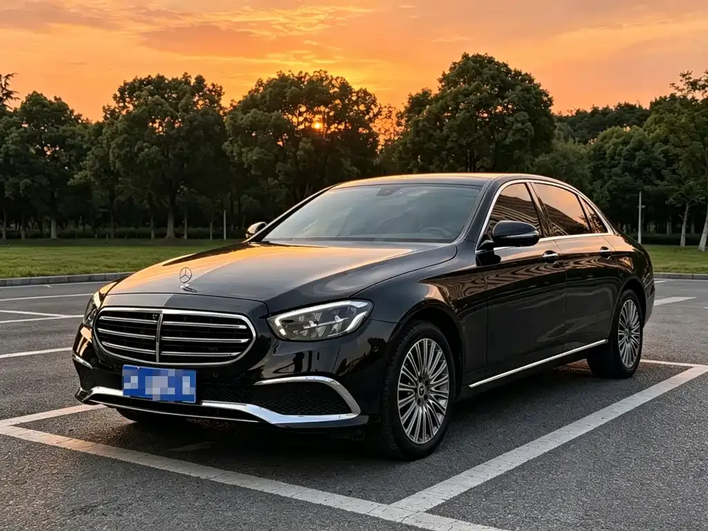 Mercedes-Benz E-Class — фото 1