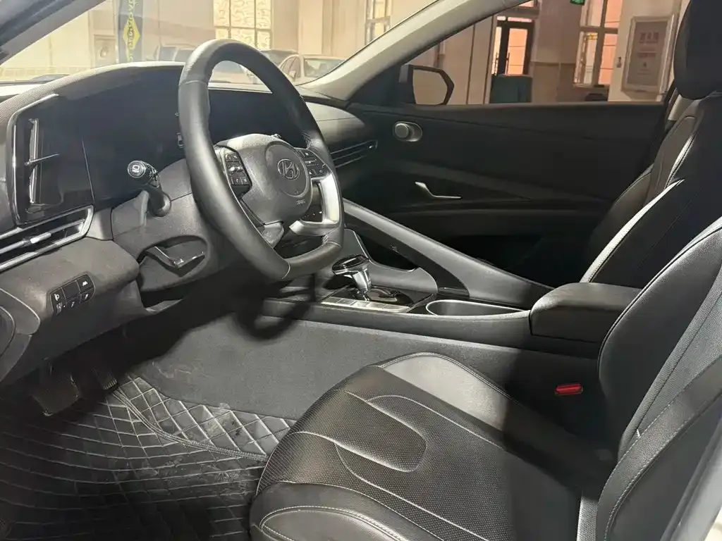 Hyundai Elantra — фото 10