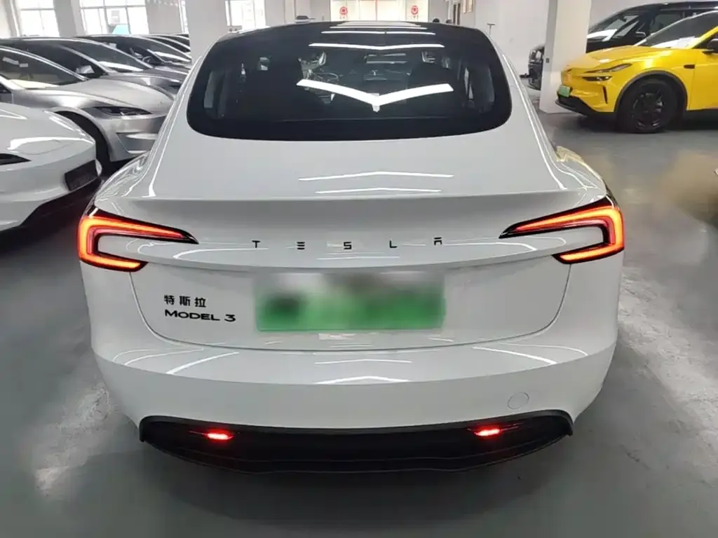 Tesla Model 3 — фото 3
