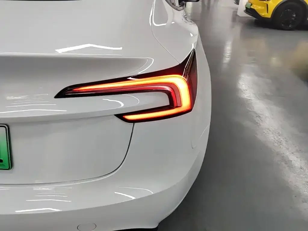 Tesla Model 3 — фото 2