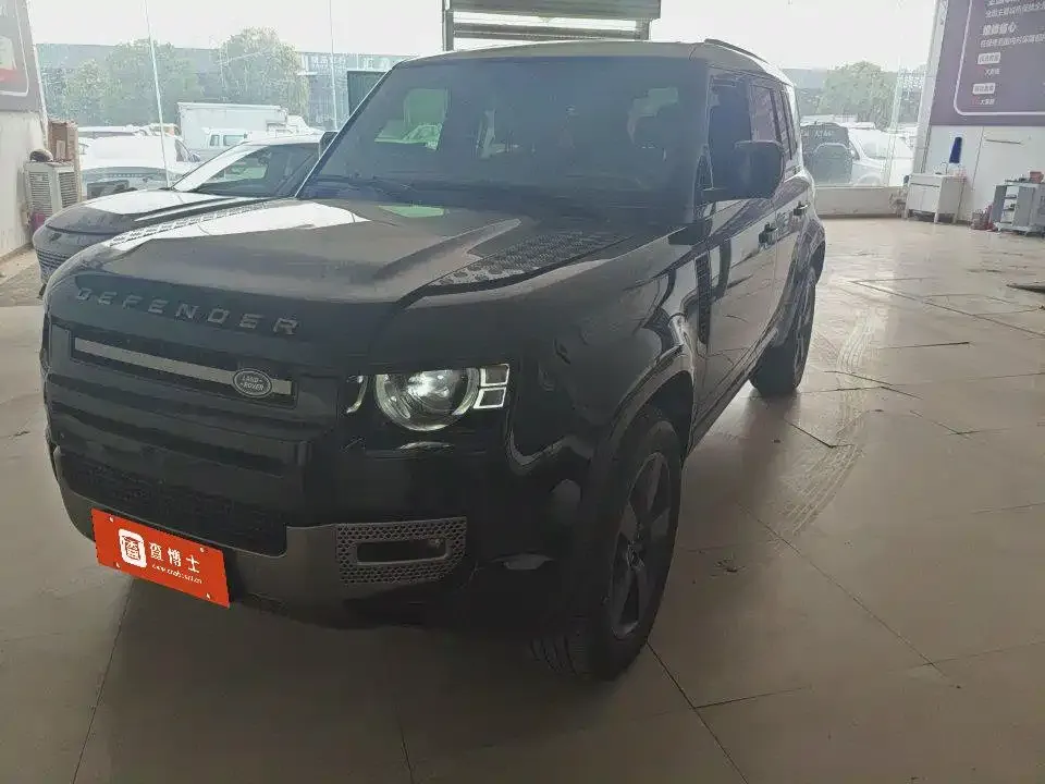 Land Rover Defender — фото 1