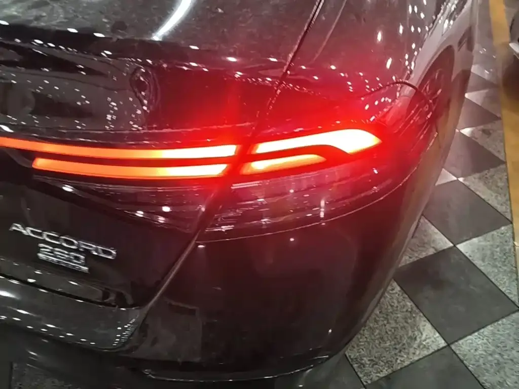 Honda Accord — фото 10