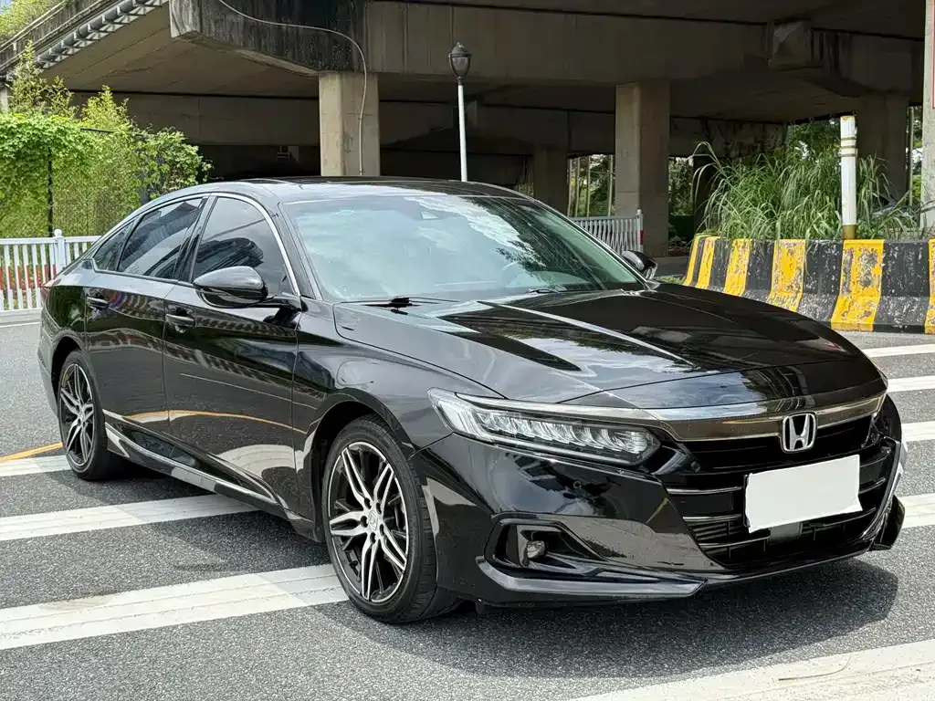 Honda Accord — фото 1