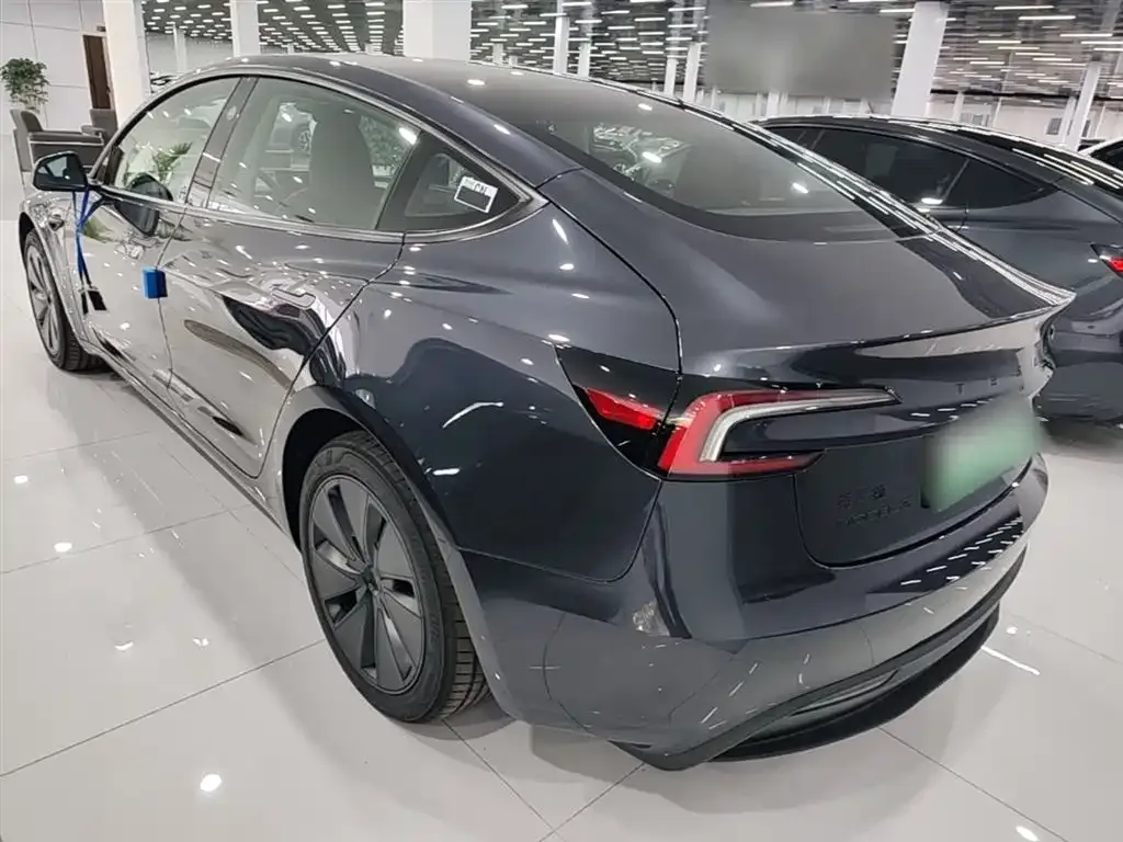 Tesla Model 3 — фото 10
