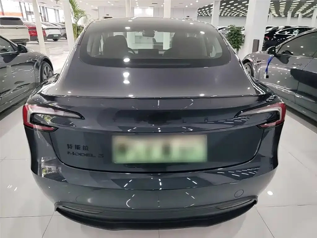 Tesla Model 3 — фото 8