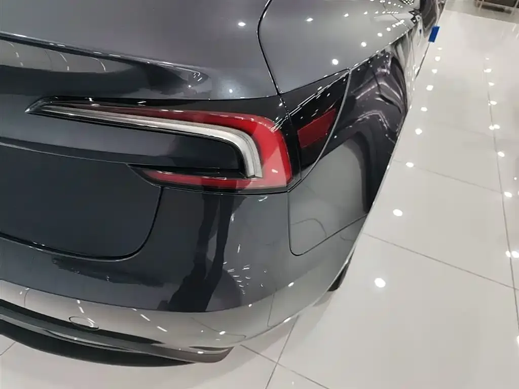 Tesla Model 3 — фото 2