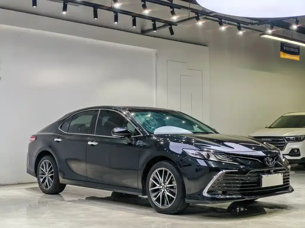 Toyota Camry — фото 3