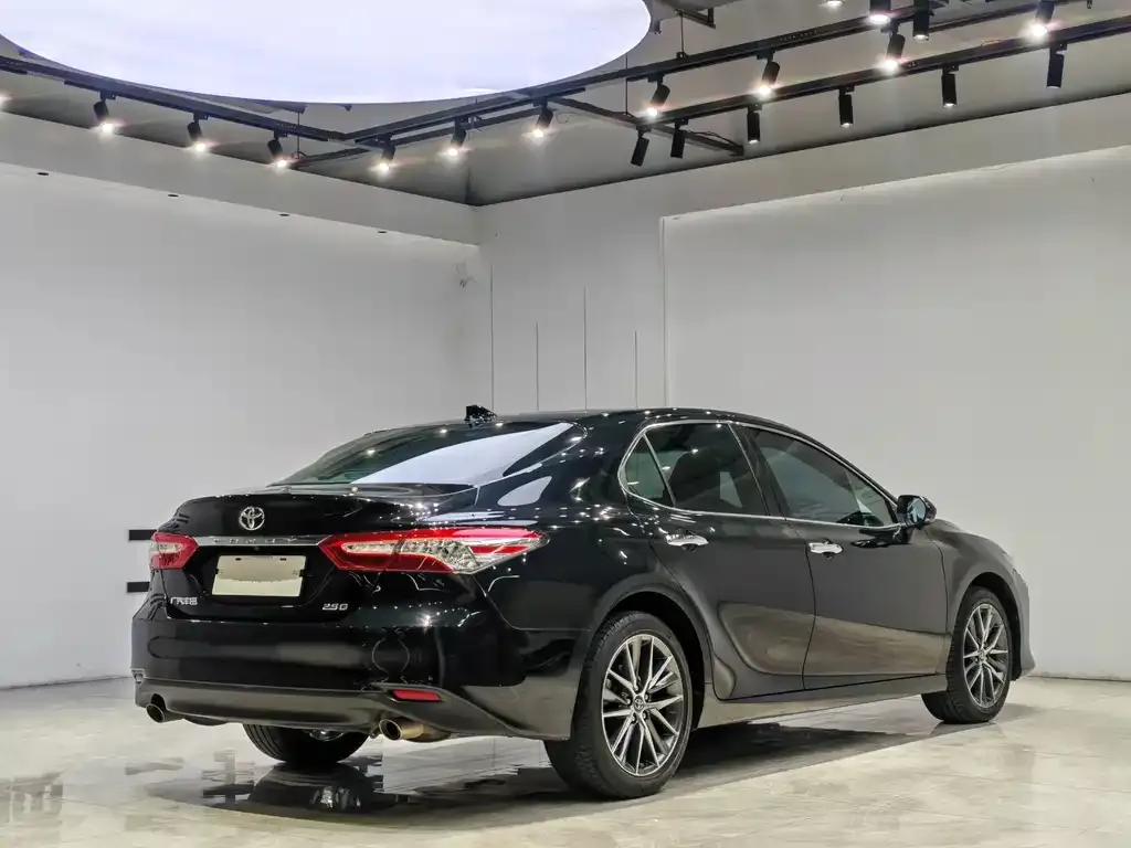 Toyota Camry — фото 8