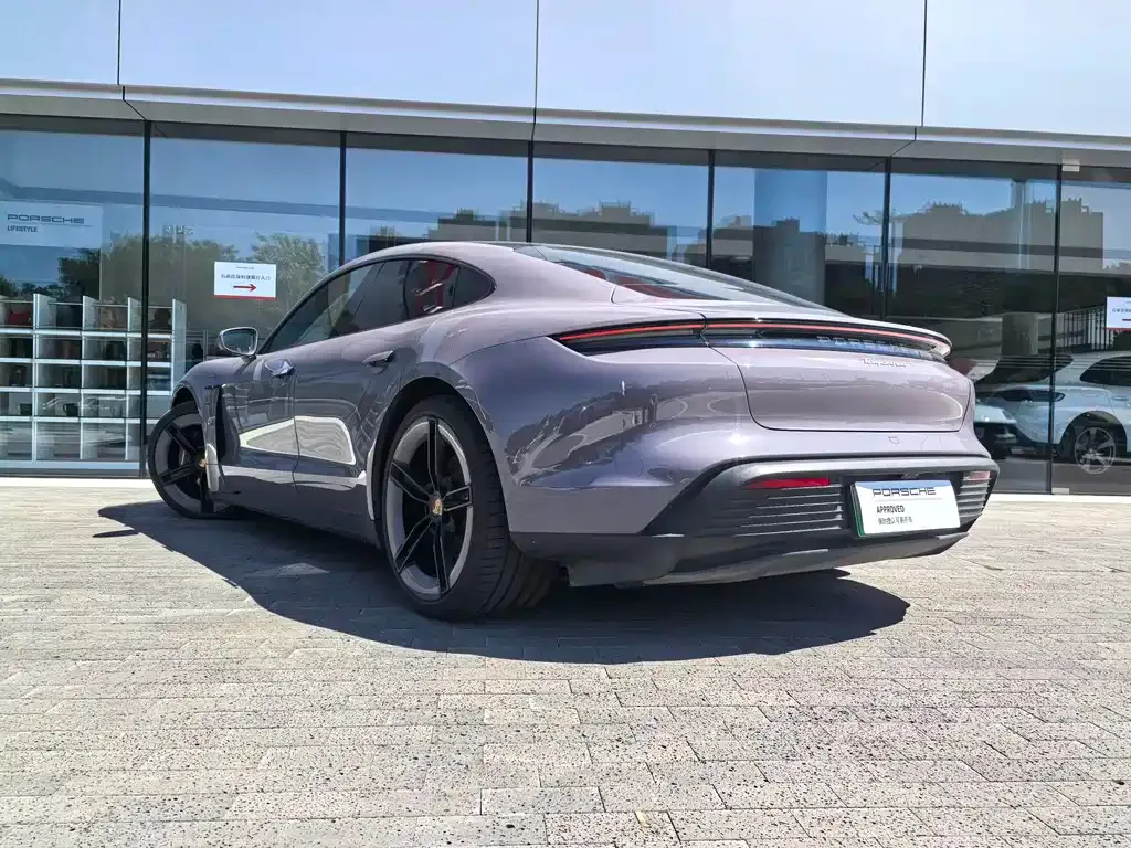 Porsche Taycan — фото 9