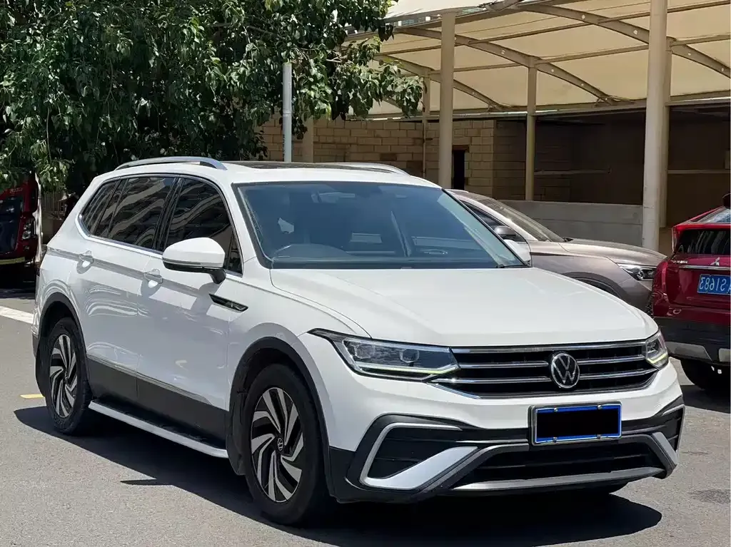 Volkswagen Tiguan L — фото 8