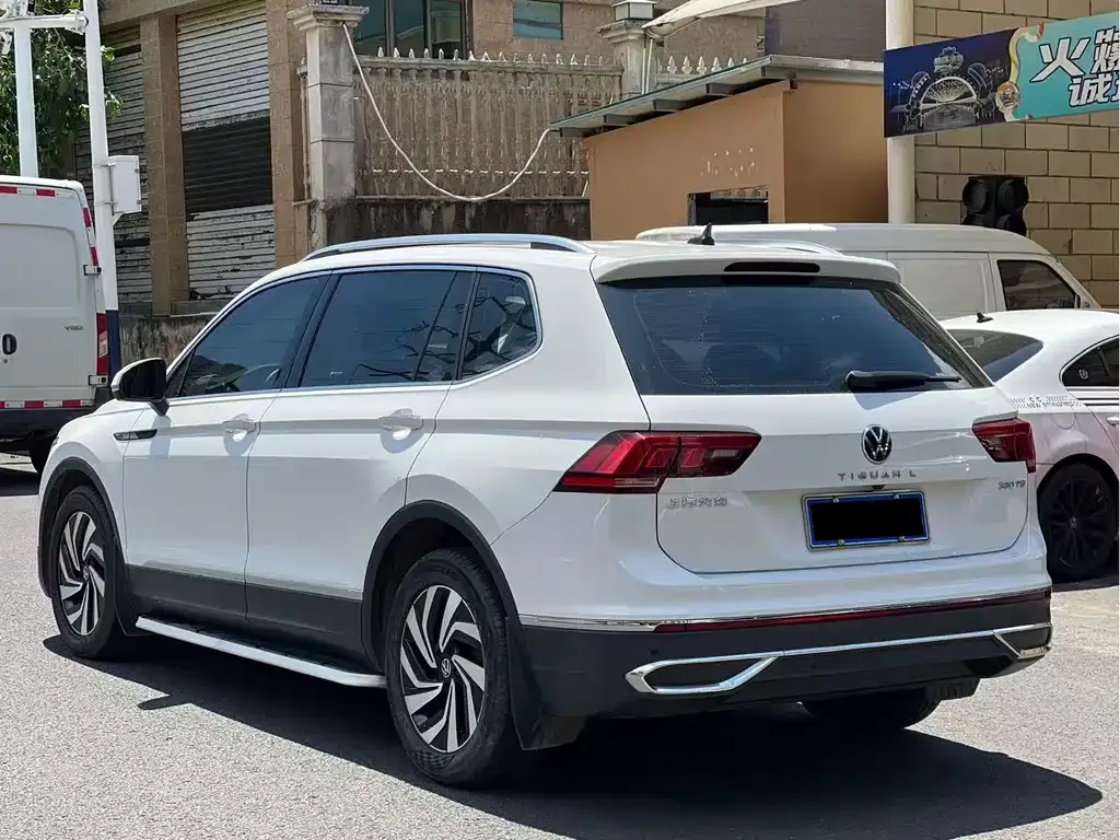 Volkswagen Tiguan L — фото 5