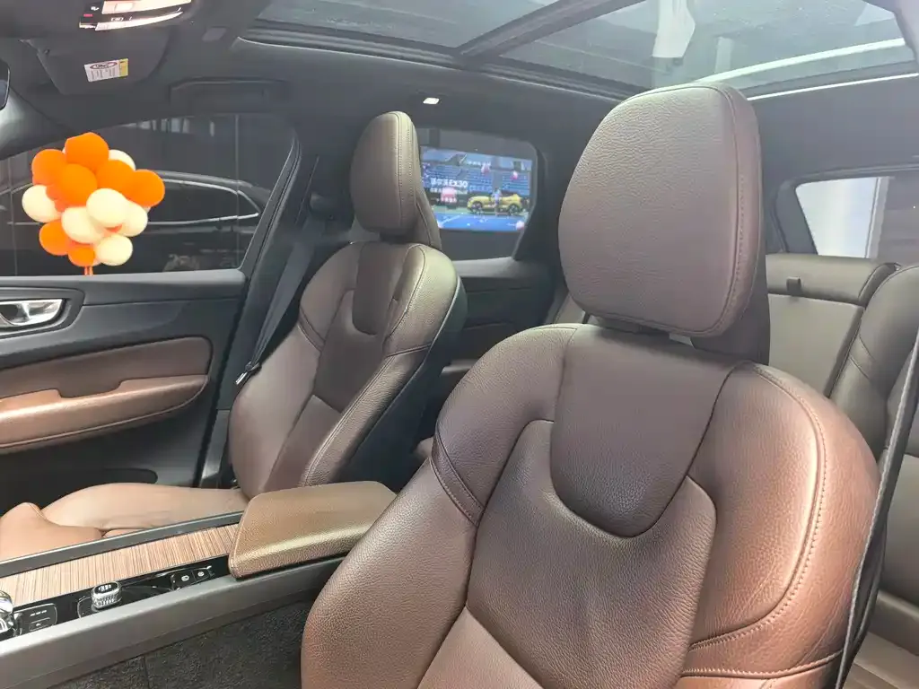 Volvo XC60 PHEV 2021 из CN, фото 10